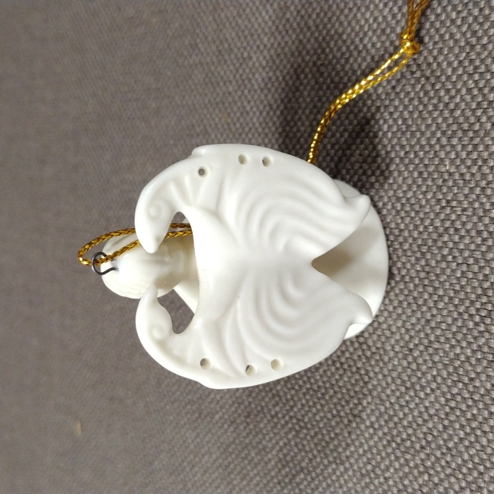 Delicate ivory angel ornament - Picture 3 of 4